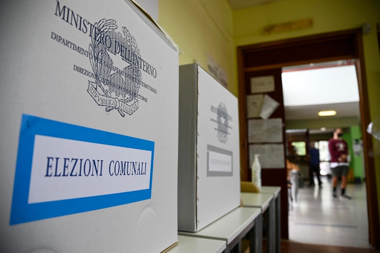 Due giorni di voto in Toscana, Umbria e Liguria: sabato 8 giugno e domenica 9 giugno. Alle 23 di domenica scatta lo spoglio per le europee. Dalle 15 di lunedì lo spoglio delle comunali