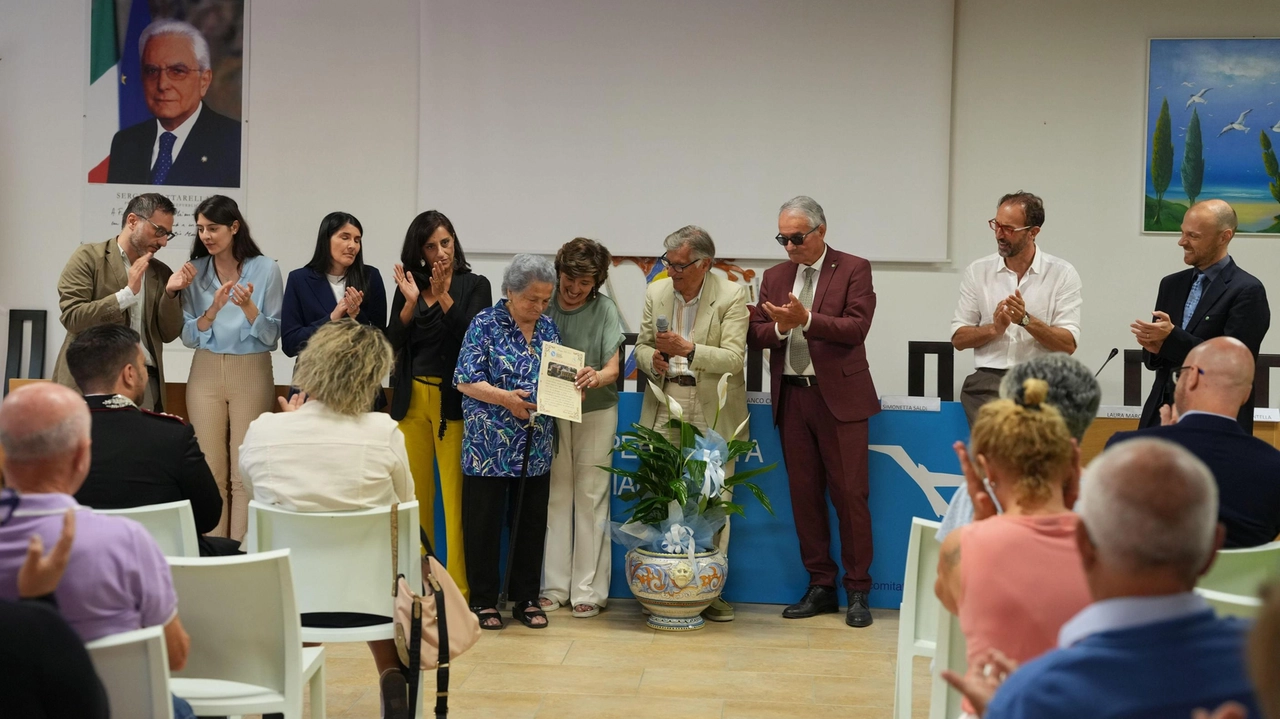 Cinquecento volontari hanno festeggiato con il presidente Franco e la moglie Luciana la Giornata del Ringraziamento. "Orgogliosi dei medici che sosteniamo, i loro successi sono anche i nostri" . Cinquecento volontari hanno festeggiato con il presidente Franco e la moglie Luciana la Giornata del Ringraziamento. "Orgogliosi dei medici che sosteniamo, i loro successi sono anche i nostri" .