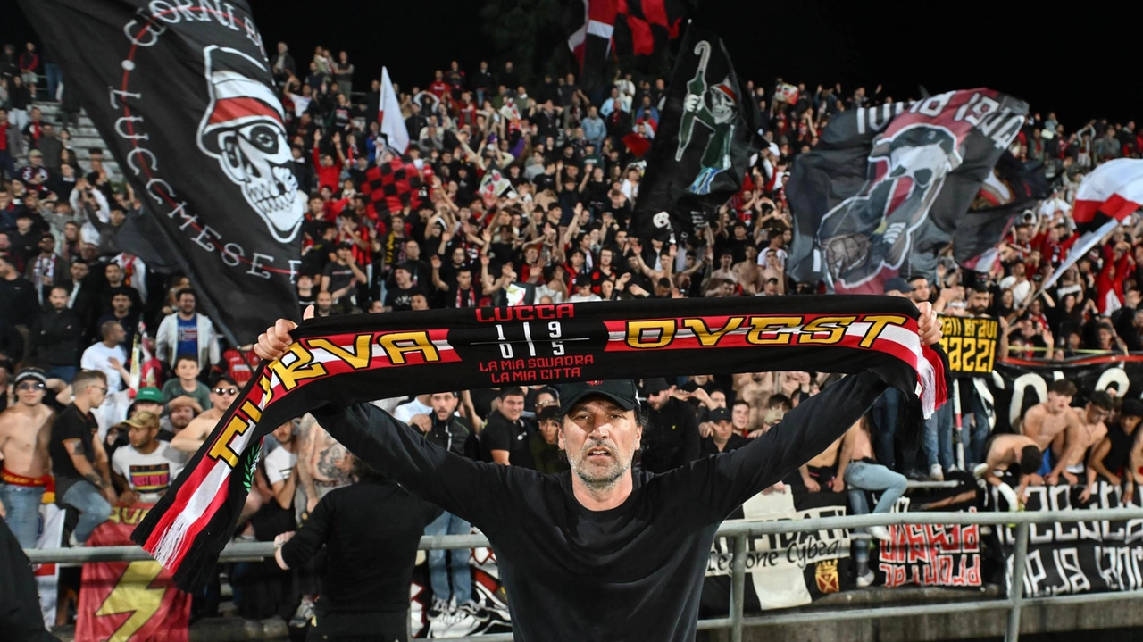 La Lucchese resta in Serie C grazie al gol di Ismaila Badie. Grande festa al Porta Elisa con 4500 spettatori. La Lucchese resta in Serie C grazie al gol di Ismaila Badie. Grande festa al Porta Elisa con 4500 spettatori.