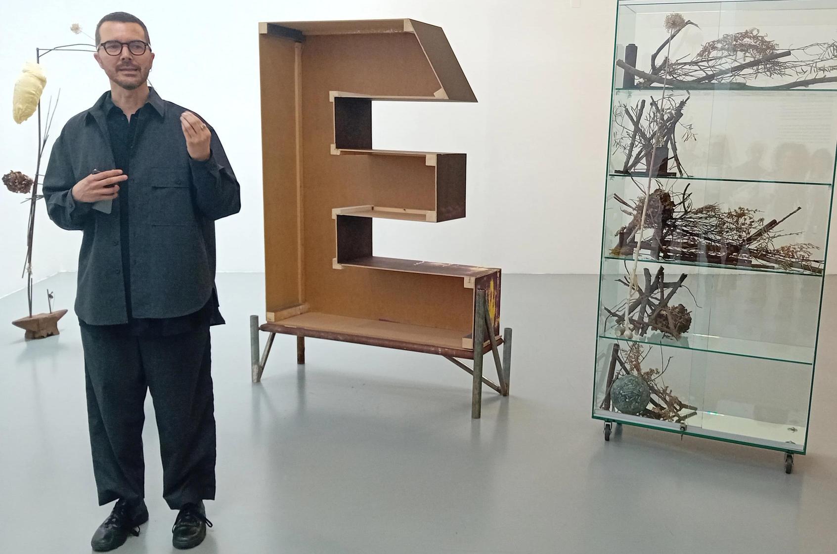 smisurata la collezione al pecci l arte in mostra solo per grandi formati con il museo novecento