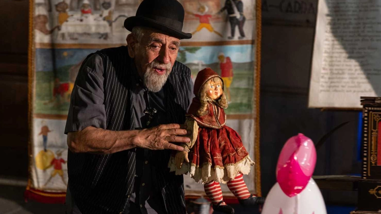 Tanti spettacoli di giocoleria, trampolieri e anche la presenza di Alessandro Gigli, cantastorie (foto di Gianluca Cruciani) Tanti spettacoli di giocoleria, trampolieri e anche la presenza di Alessandro Gigli, cantastorie (foto di Gianluca Cruciani)