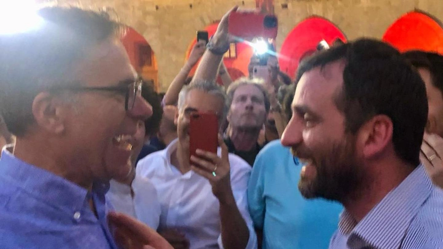 Il sindaco pisano Conti a Pistoia festeggia la vittoria elettorale di Alessandro Tomasi