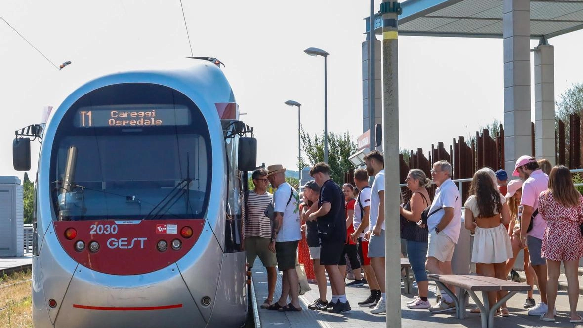 Sciopero regionale dei trasporti in Toscana a causa delle aggressioni ai lavoratori del settore. Corse sospese per 4 ore per denunciare la pericolosità del lavoro e garantire il diritto alla mobilità. Sciopero regionale dei trasporti in Toscana a causa delle aggressioni ai lavoratori del settore. Corse sospese per 4 ore per denunciare la pericolosità del lavoro e garantire il diritto alla mobilità.
