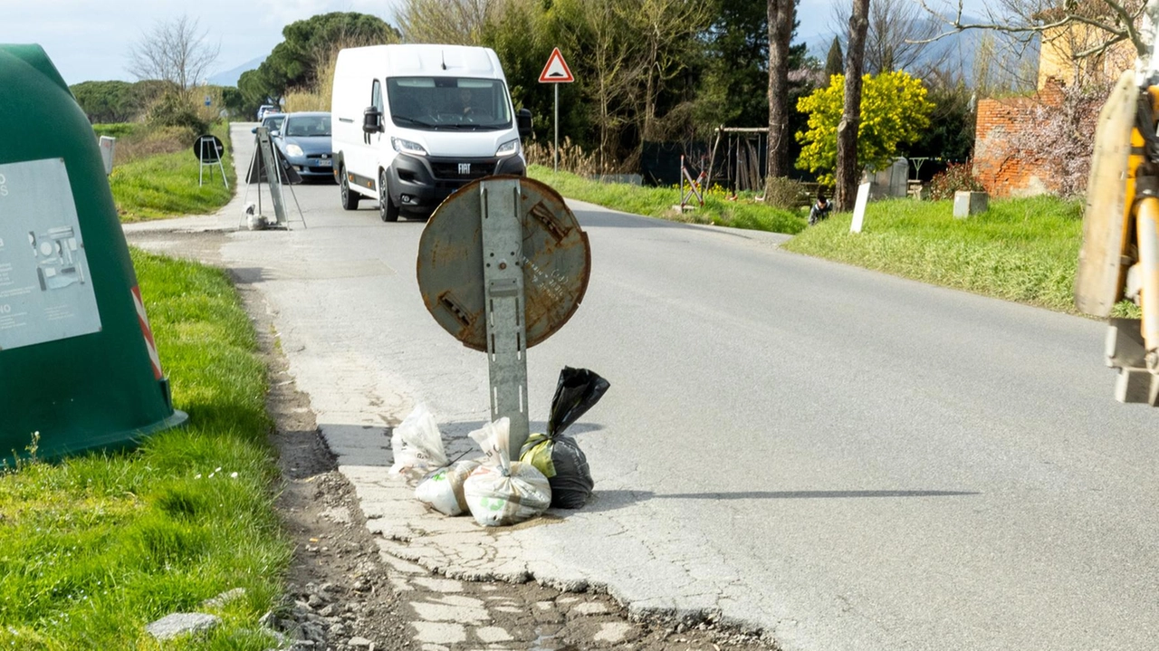 Caos buche sul Melani. Da lunedì apre il cantiere