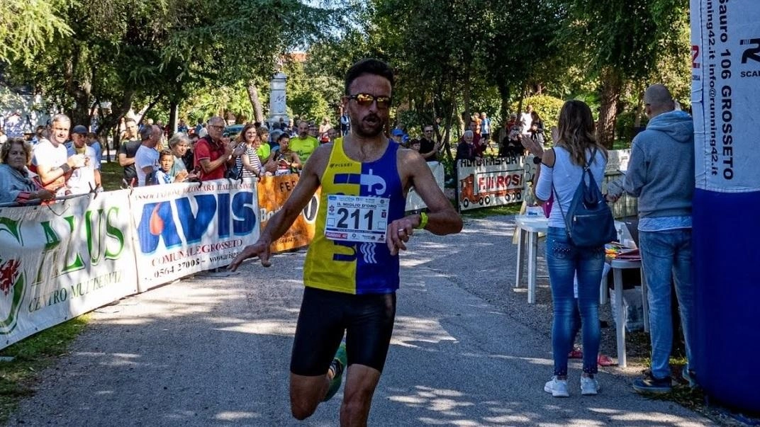 Michele Checcacci e Elisa Napolitano trionfano al Miglio d'Oro 2024 con tempi record. La competizione podistica sulle Mura medicee di Grosseto ha visto la partecipazione di 49 atleti, con grande coinvolgimento del pubblico e delle istituzioni locali.