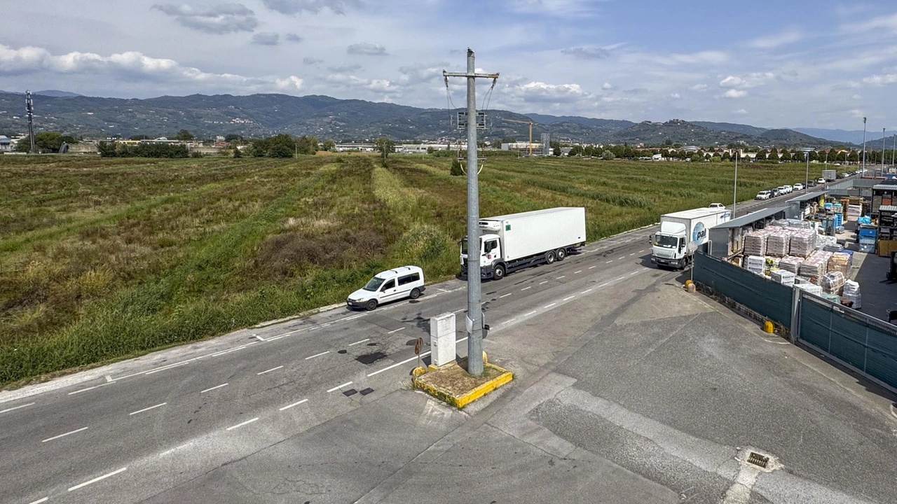 Sul terreno alle spalle del centro commerciale si riuscirà a produrre energia per circa 9mw (Goiorani) Sul terreno alle spalle del centro commerciale si riuscirà a produrre energia per circa 9mw (Goiorani)