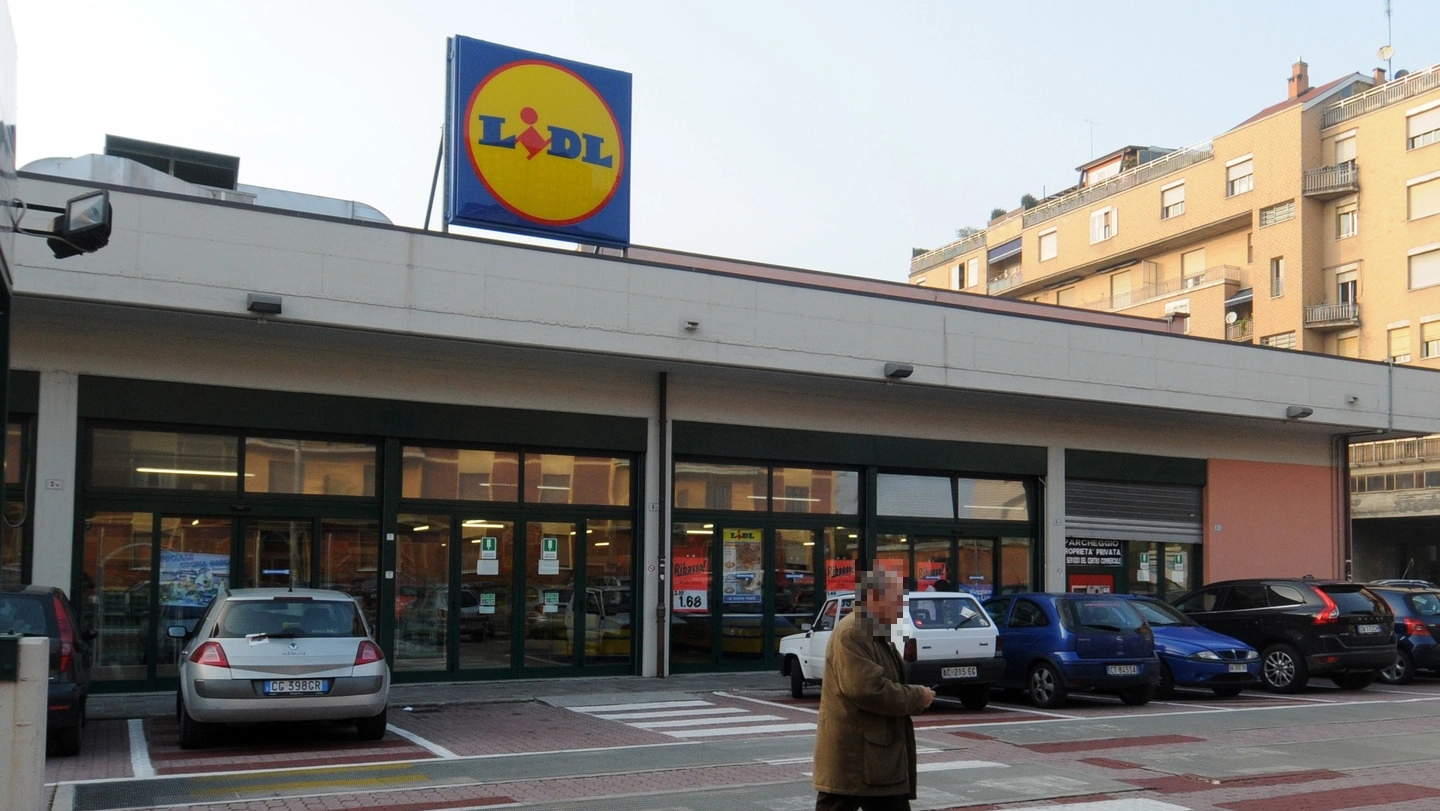 L’esterno di un supermercato Lidl in una foto d’archivio