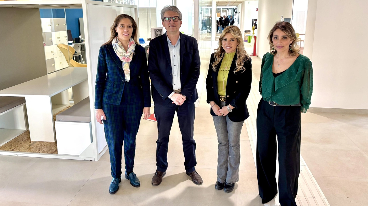 Ieri la Provincia ha annunciato la presenza alla Fiera nazionale Didacta portando il progetto del nuovo liceo Montale Ieri la Provincia ha annunciato la presenza alla Fiera nazionale Didacta portando il progetto del nuovo liceo Montale