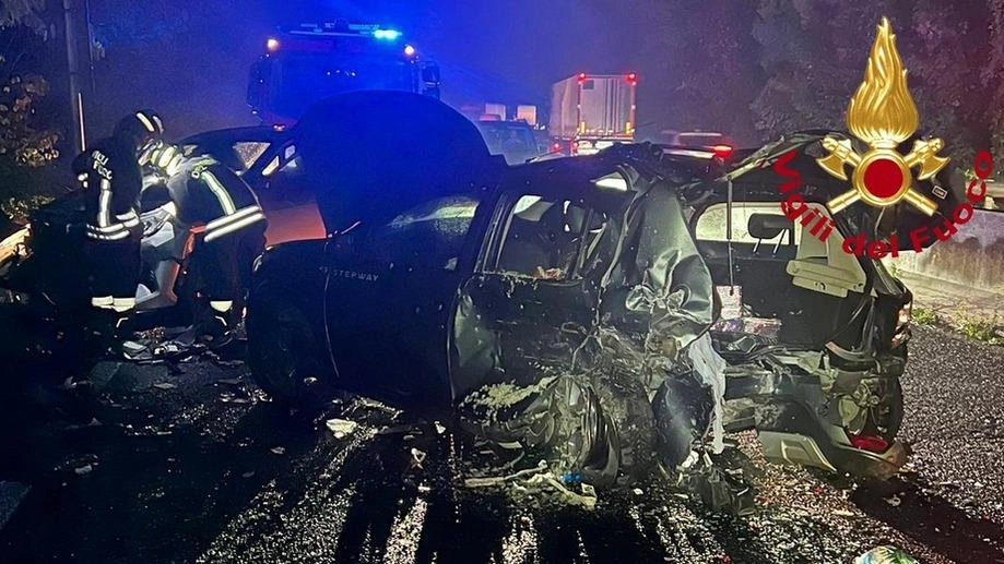 Incidente sull'Autopalio Firenze-Siena: cinque feriti e quattro vetture coinvolte. Uno grave trasportato in codice rosso. Secondo sinistro in poche ore sulla stessa superstrada. Intervento dei vigili del fuoco. Incidente sull'Autopalio Firenze-Siena: cinque feriti e quattro vetture coinvolte. Uno grave trasportato in codice rosso. Secondo sinistro in poche ore sulla stessa superstrada. Intervento dei vigili del fuoco.