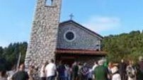 La chiesetta del Pasquilio a Montignoso dove è fissato il ritrovo per allestire il campeggio della ‘Casa Rossa occupata’