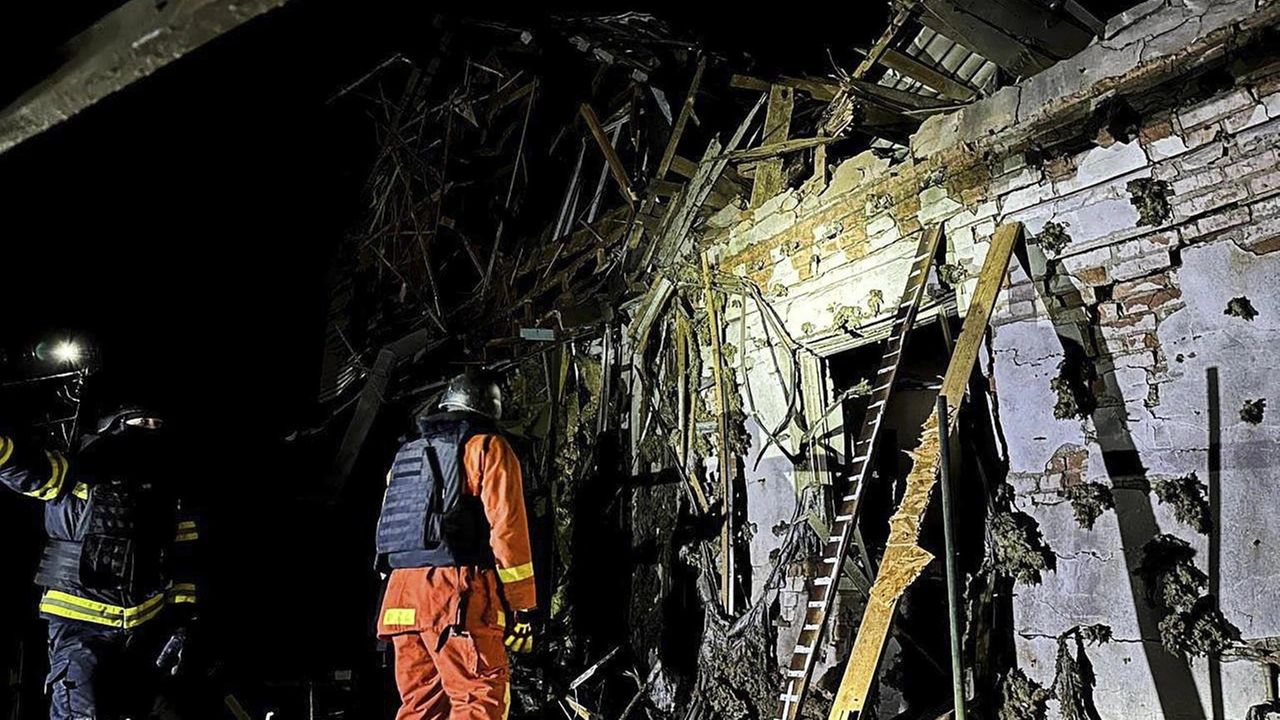 Segnalati incendi in edifici residenziali e in una scuola Segnalati incendi in edifici residenziali e in una scuola