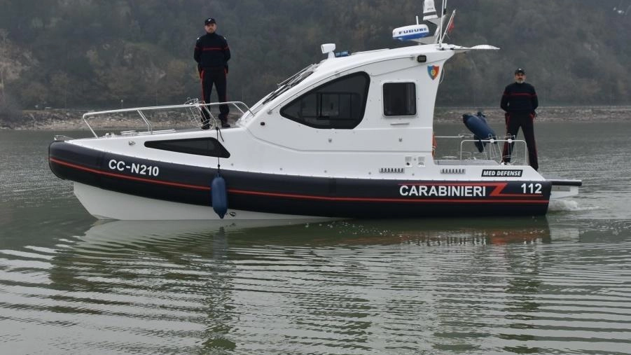 L’imbarcazione è lunga nove metri e pesa quattro tonnellate e mezzo a pieno carico L’imbarcazione è lunga nove metri e pesa quattro tonnellate e mezzo a pieno carico
