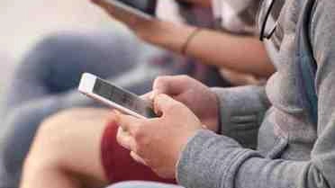 La scuola come "luogo dove si cresce insieme nella realtà, non nei ‘like’" La scuola come "luogo dove si cresce insieme nella realtà, non nei ‘like’"
