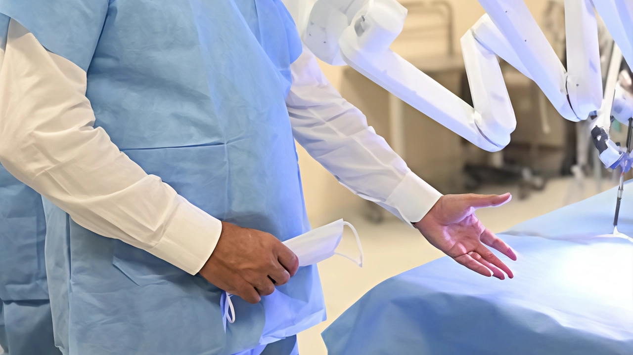 Il robot chirurgico Da Vinci all'ospedale Versilia: 88 interventi in oncologia e urologia. Nuove prospettive per la chirurgia mininvasiva. Il robot chirurgico Da Vinci all'ospedale Versilia: 88 interventi in oncologia e urologia. Nuove prospettive per la chirurgia mininvasiva.