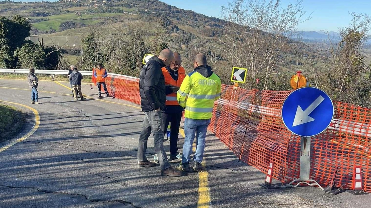 Il sopralluogo del sindaco Giacomo Santi sul cantiere per la messa in sicurezza della 68