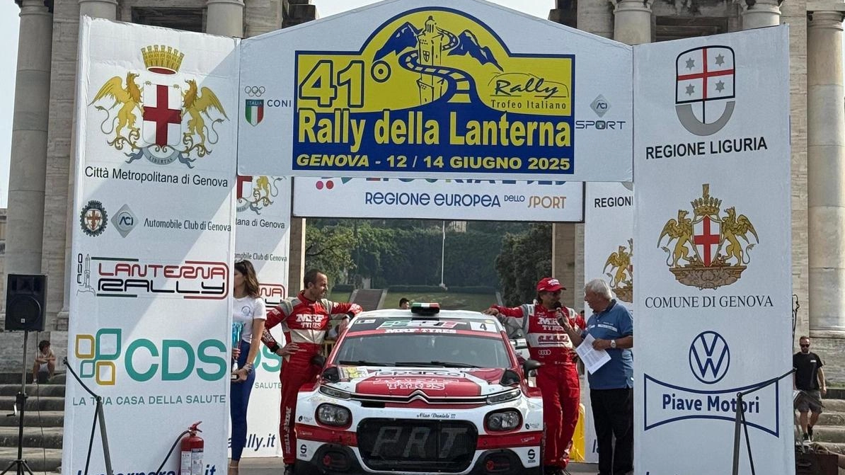 Andreucci e Daddoveri alla partenza del «Rally della Lanterna» a Genova Andreucci e Daddoveri alla partenza del «Rally della Lanterna» a Genova