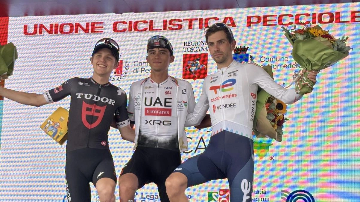 Il giovane talento della UAE Emirates stacca tutti sul Monte Serra e vince a Pontedera la sua undicesima corsa stagionale