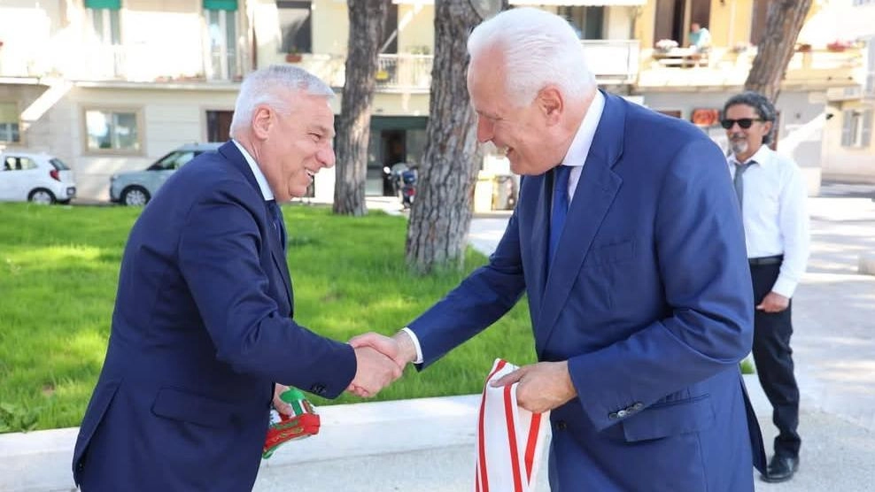 Del Ghingaro e Giani si sono incontrati ieri mattina all’inaugurazione di piazza Viani Del Ghingaro e Giani si sono incontrati ieri mattina all’inaugurazione di piazza Viani
