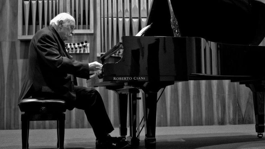 È scomparso a 85 anni Marco Vavolo, pianista, compositore e direttore d’orchestra È scomparso a 85 anni Marco Vavolo, pianista, compositore e direttore d’orchestra