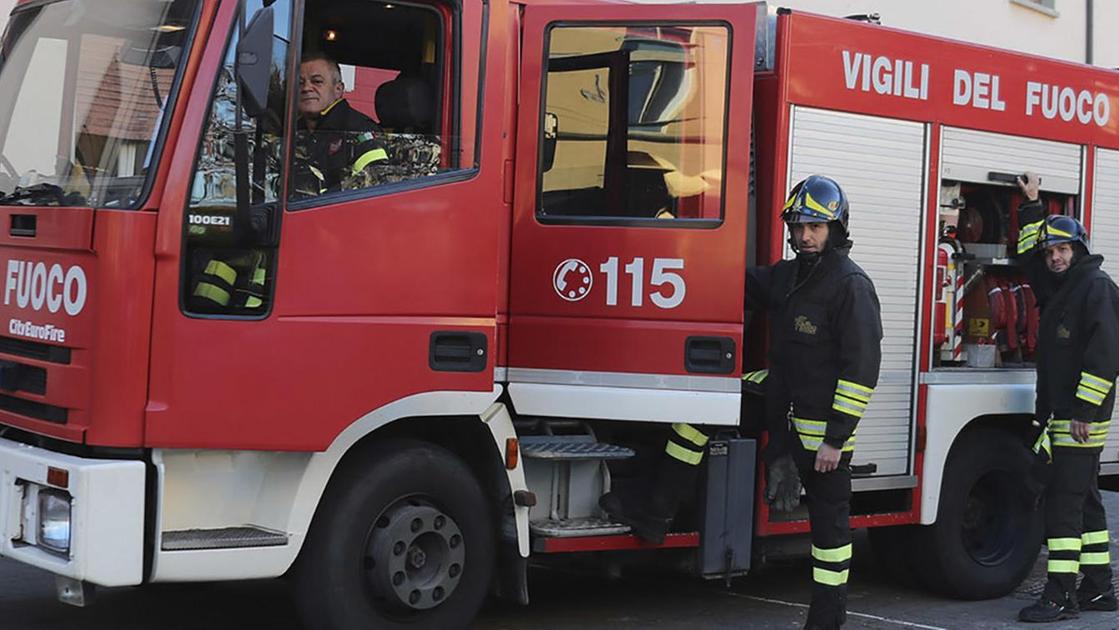 microonde a fuoco paura nello studentato evacuate 500 persone