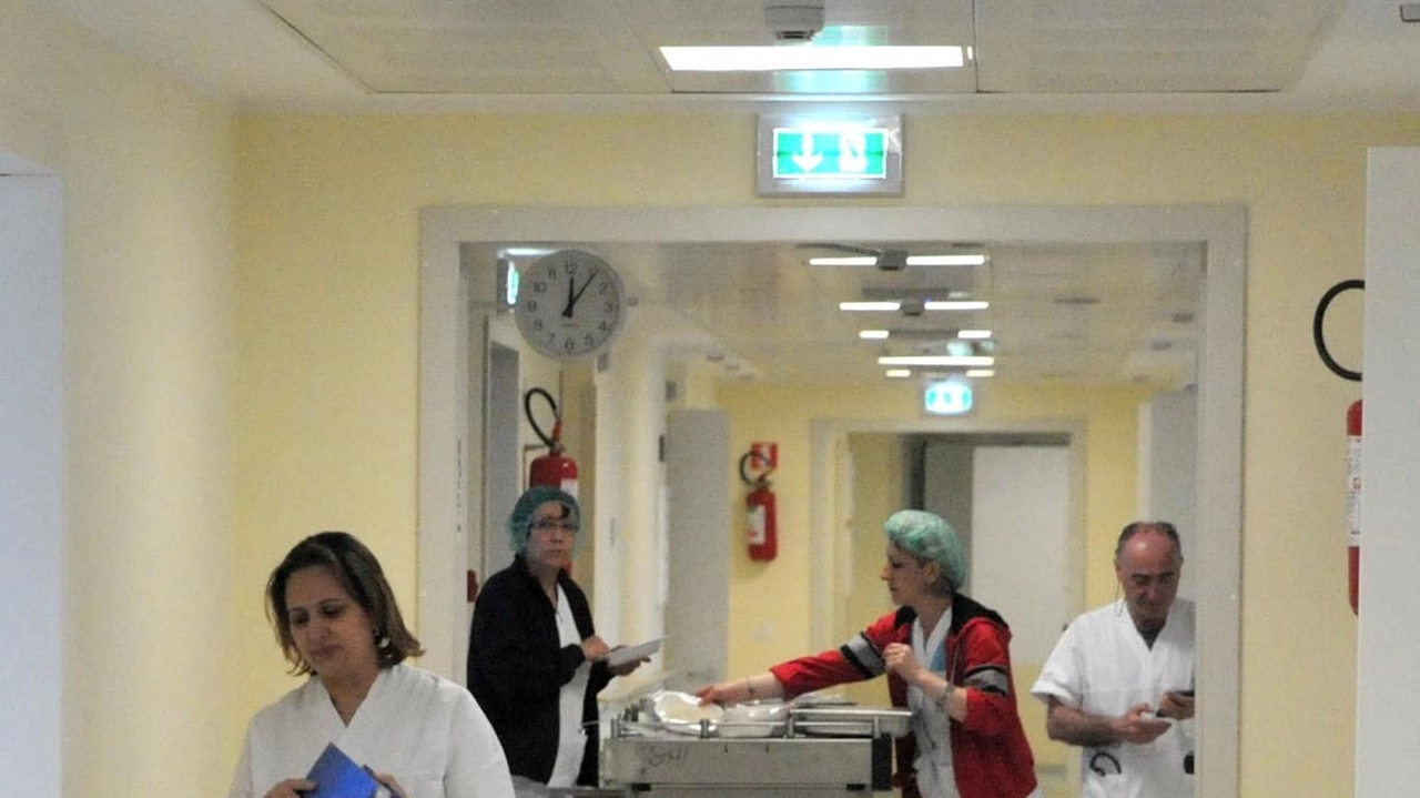 Allarme per i medici che stanno lasciando il servizio sanitario "Salari bassi e inadeguati al carico di lavoro e alle responsabilità" "Politiche di tagli, mentre l’unica soluzione è assumere personale". Allarme per i medici che stanno lasciando il servizio sanitario "Salari bassi e inadeguati al carico di lavoro e alle responsabilità" "Politiche di tagli, mentre l’unica soluzione è assumere personale".