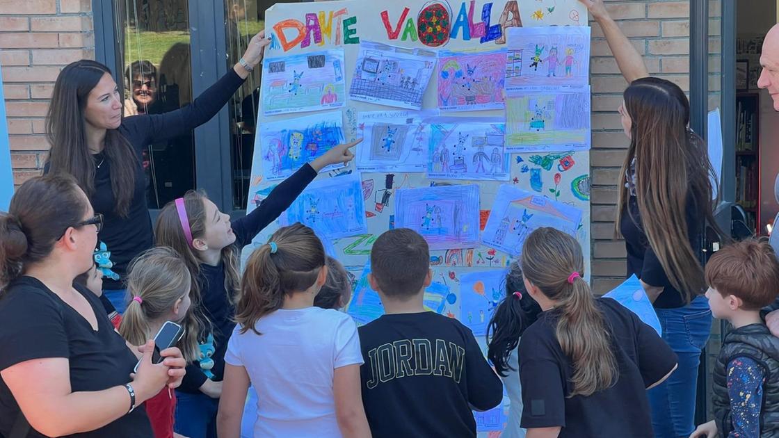 Grande festa al parco Mimma Rolla. Alunni a lezione... insieme a Dante Grande festa al parco Mimma Rolla. Alunni a lezione... insieme a Dante