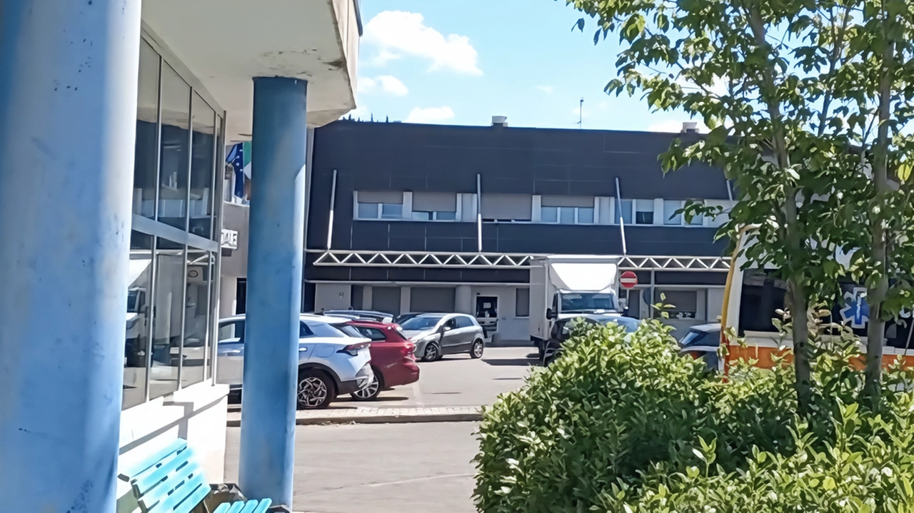 Il dottor Luciano Carli, dirigente medico e riferimento di tante donne per la senologia, lascia l’ospedale di. Città di Castello Il dottor Luciano Carli, dirigente medico e riferimento di tante donne per la senologia, lascia l’ospedale di. Città di Castello