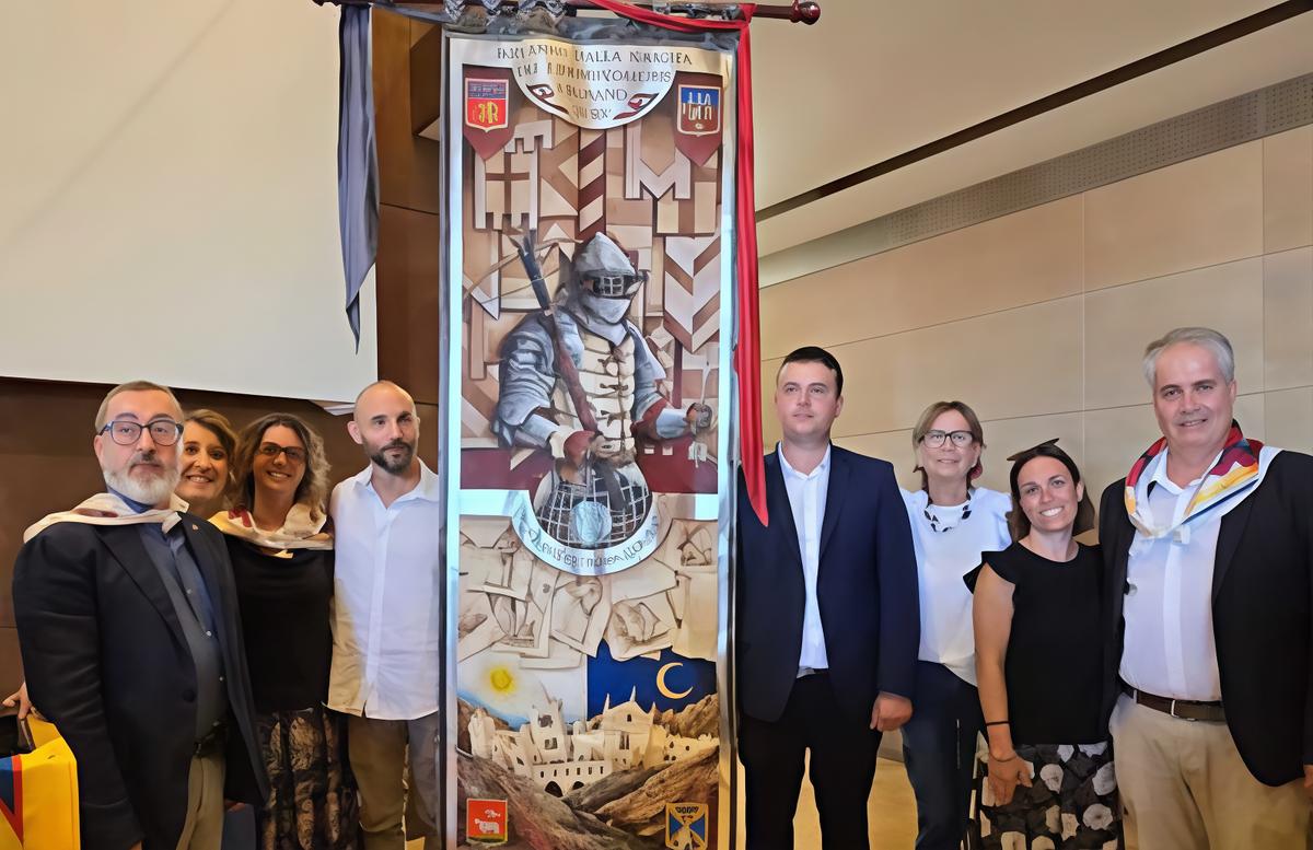 https://www.lanazione.it/image-service/view/acePublic/alias/contentid/MTk1YzQxNWItM2U4Ny00/0/e-il-giorno-del-balestro-il-palio-e-unopera-darte.jpeg?f=1.91:1&w=1200