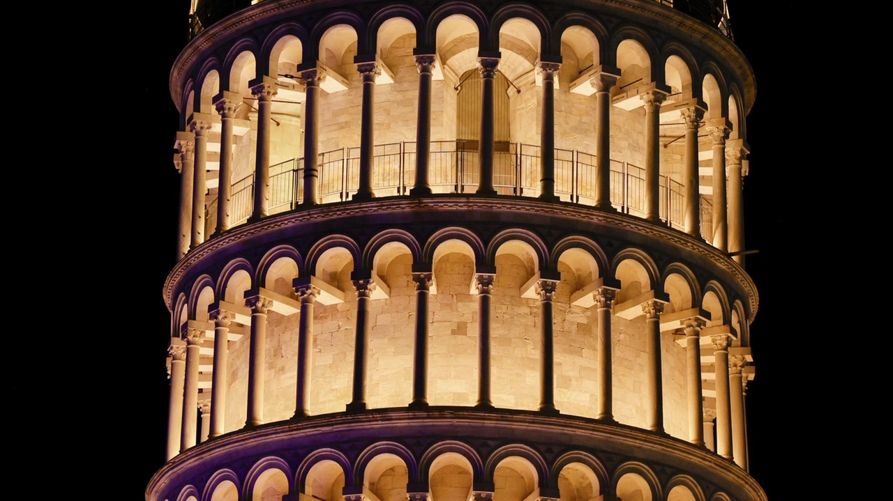 "Illuminata di rosso, rivestendosi di un colore caldo, facendosi più vicina, quasi da poterla sentire viva!". L’occasione è quella della... "Illuminata di rosso, rivestendosi di un colore caldo, facendosi più vicina, quasi da poterla sentire viva!". L’occasione è quella della...
