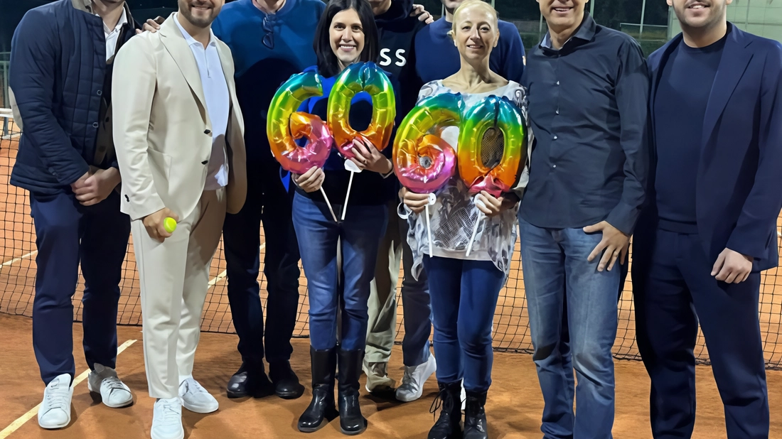 Il gruppo dei dirigenti del Ct Scandicci festeggia i 60 anni del circolo Il gruppo dei dirigenti del Ct Scandicci festeggia i 60 anni del circolo