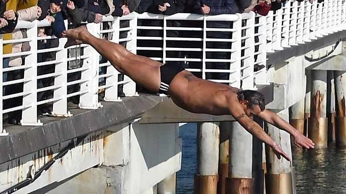 Tutto pronto per la tradizionale performance dal pontile il primo gennaio Tutto pronto per la tradizionale performance dal pontile il primo gennaio