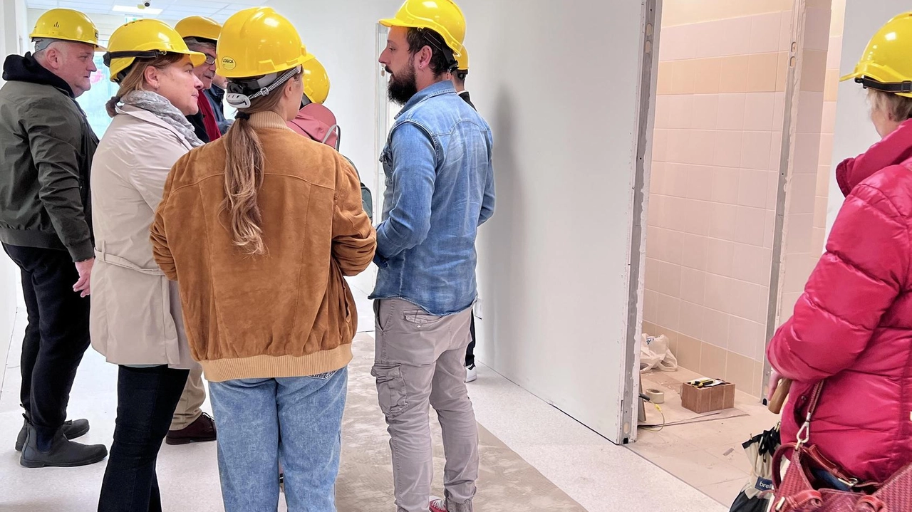 Lavori in corso per il Polo della salute di Montespertoli, progetto chiave per la Società della Salute Empolese Valdelsa. Progressi positivi durante la visita ufficiale, con l'apertura prevista per il prossimo anno. Lavori in corso per il Polo della salute di Montespertoli, progetto chiave per la Società della Salute Empolese Valdelsa. Progressi positivi durante la visita ufficiale, con l'apertura prevista per il prossimo anno.