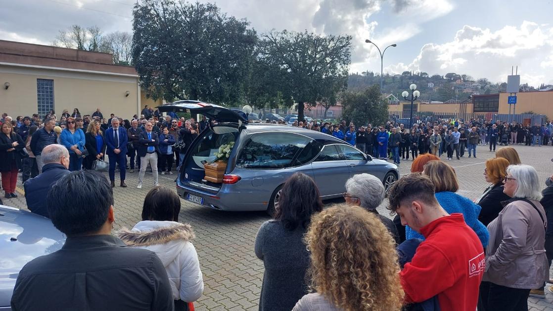 operaio morto ustionato il funerale di sanderson a terni