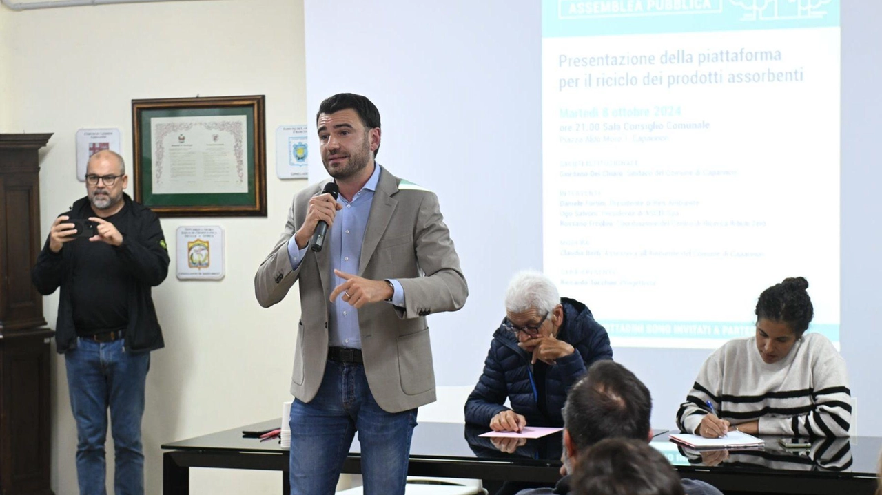 Un momento dell’assemblea che si svolse a Capannori alcune settimane fa sull’impianto di riciclo Un momento dell’assemblea che si svolse a Capannori alcune settimane fa sull’impianto di riciclo