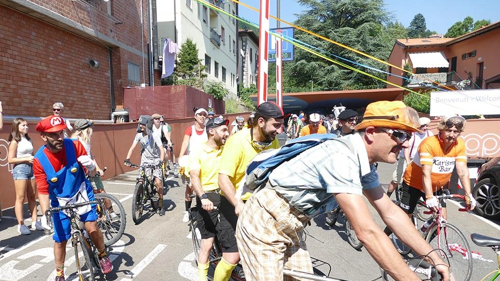 Grande festa a Maresca Un. centinaio. gli iscritti alla «Prima. Coppa Cobram» organizzata dalla Pro Loco targata Manuel Ricciarelli Grande festa a Maresca Un. centinaio. gli iscritti alla «Prima. Coppa Cobram» organizzata dalla Pro Loco targata Manuel Ricciarelli