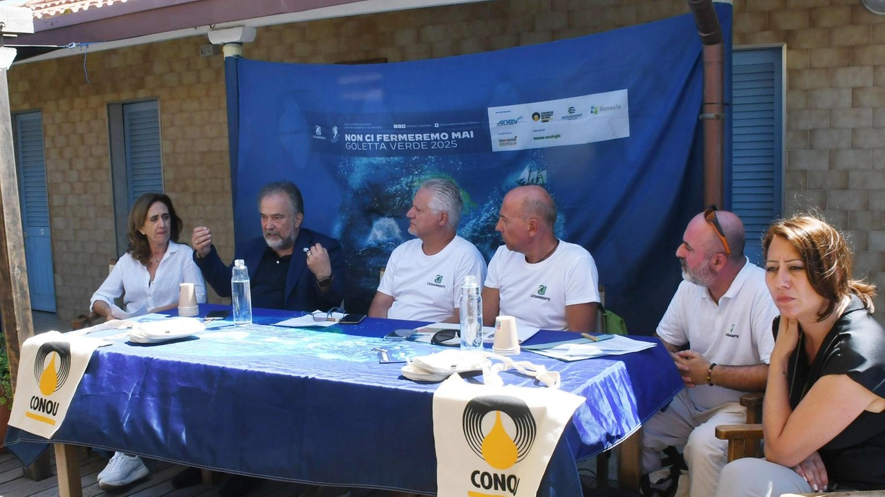 Resi noti i dati del monitoraggio annuale di Goletta Verde sulla qualità delle acque lungo la costa. Colpa di scarichi non depurati e abusivi .