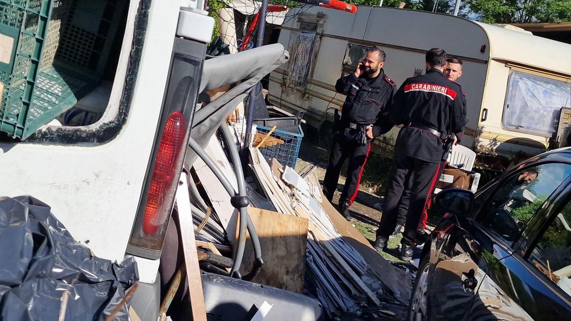 Discariche abusive. Campo rom nel mirino. Perquisizioni a tappeto. Area sotto sequestro Discariche abusive. Campo rom nel mirino. Perquisizioni a tappeto. Area sotto sequestro