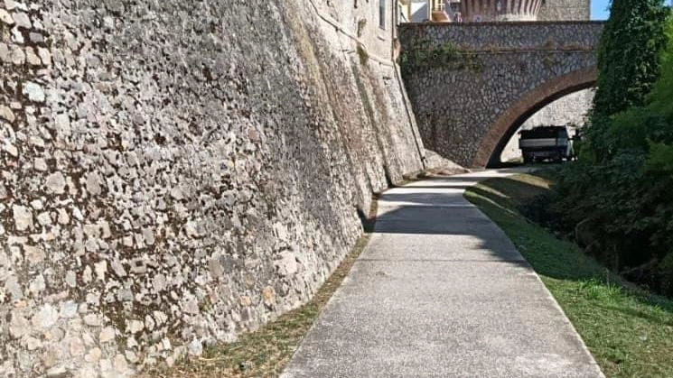 Le storiche mura di Umbertide tornano a nuova vita grazie a un intervento di pulizia e manutenzione in vista della Fratta dell’800. Il Comune ha riportato alla luce la bellezza e il valore storico di questo simbolo cittadino, inserendosi in una strategia di valorizzazione del centro storico. Le storiche mura di Umbertide tornano a nuova vita grazie a un intervento di pulizia e manutenzione in vista della Fratta dell’800. Il Comune ha riportato alla luce la bellezza e il valore storico di questo simbolo cittadino, inserendosi in una strategia di valorizzazione del centro storico.