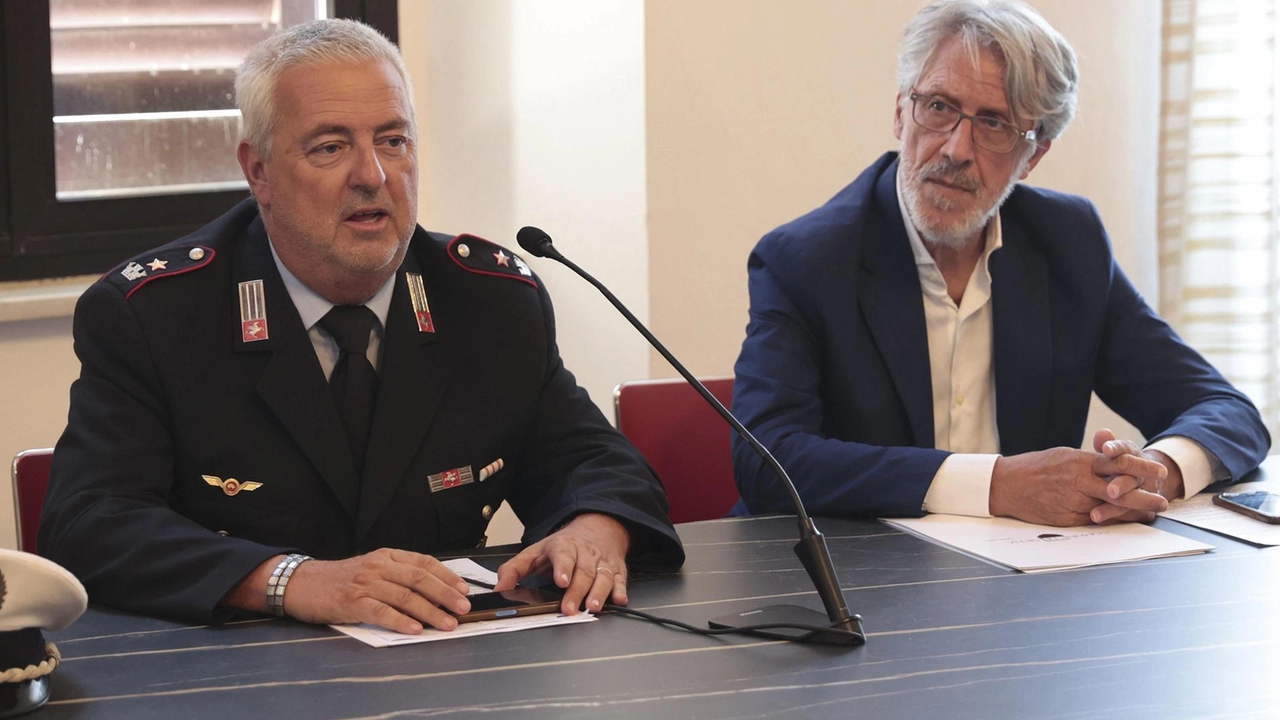 L’assessore Enrico Tucci e il comandante della Municipale Alfredo Zanchi presentano la sperimentazione dal 15 settembre, con 19 aree di parcheggio. L’assessore Enrico Tucci e il comandante della Municipale Alfredo Zanchi presentano la sperimentazione dal 15 settembre, con 19 aree di parcheggio.