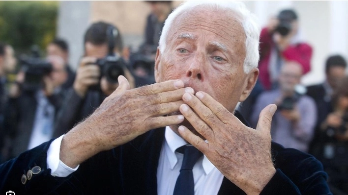 Giorgio Armani avrebbe presentato formale proposta di acquisto e presto vorrebbe rivedere anche i punti vendita in paese Giorgio Armani avrebbe presentato formale proposta di acquisto e presto vorrebbe rivedere anche i punti vendita in paese