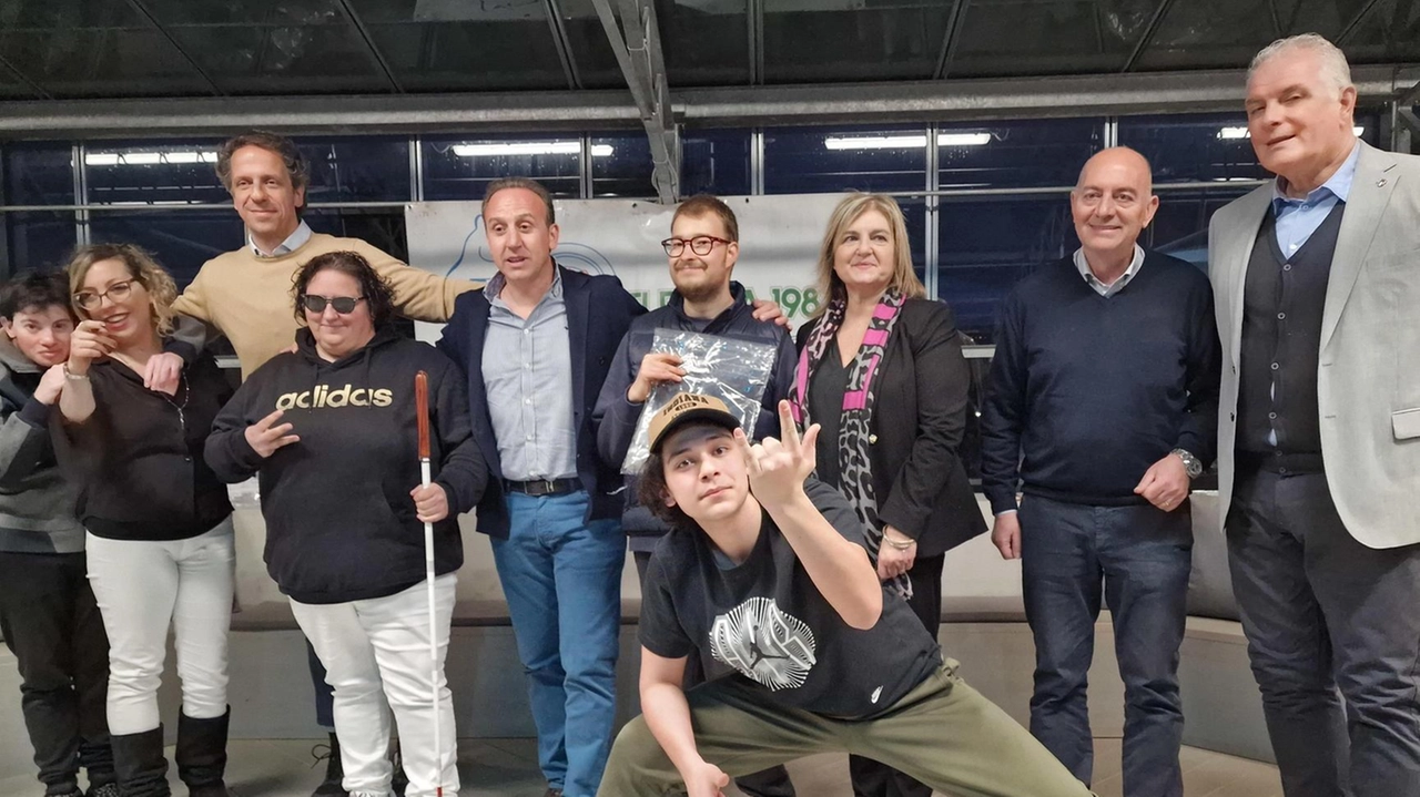 Consegnati attestati, medaglie e riconoscimenti per i risultati della passata stagione. Dopo il nuovo record italiano, passerella per Matilde, Sara, Vanessa e Agnese. Consegnati attestati, medaglie e riconoscimenti per i risultati della passata stagione. Dopo il nuovo record italiano, passerella per Matilde, Sara, Vanessa e Agnese.