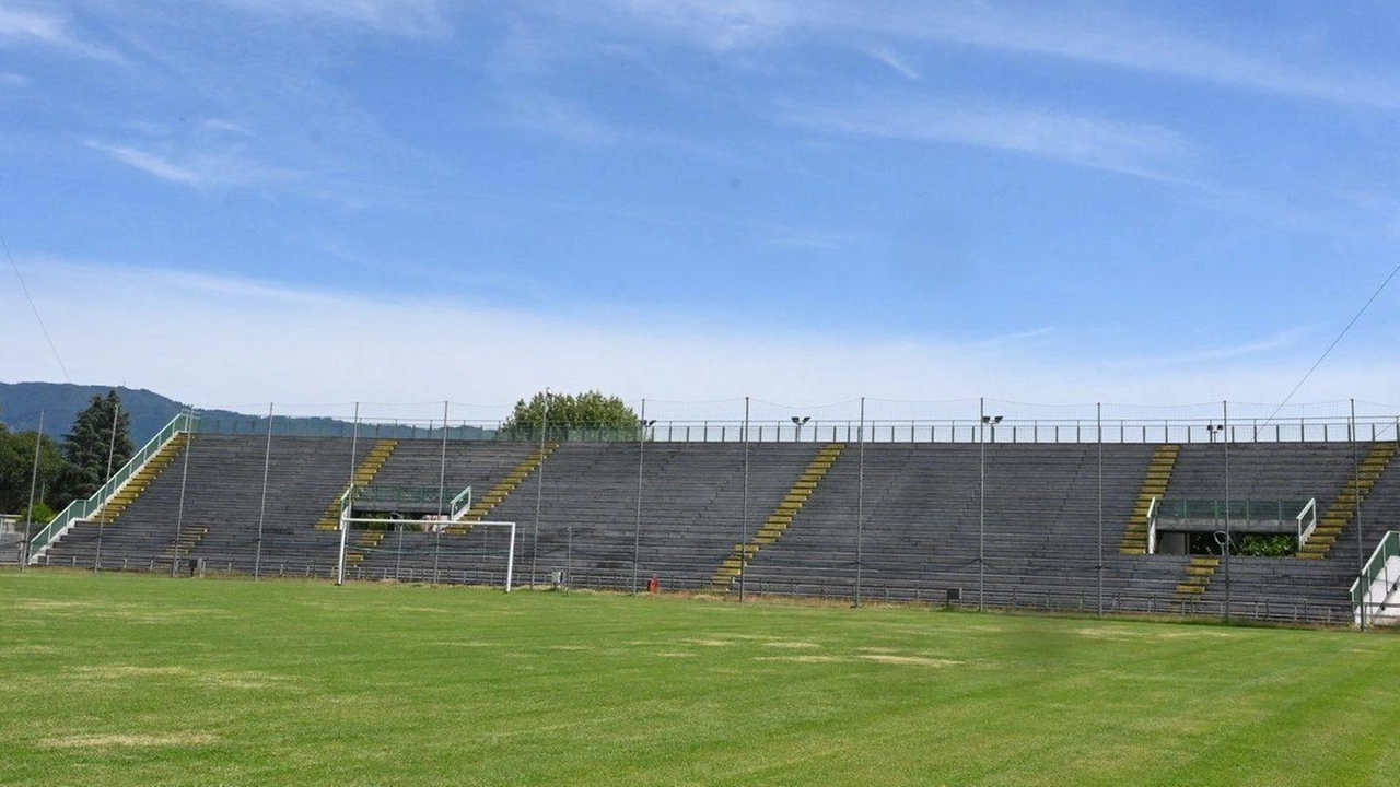 Il «Porta Elisa» sta attendendo due cose: di poter rivedere un nuovo club in campo e i lavori alle torri-faro Il «Porta Elisa» sta attendendo due cose: di poter rivedere un nuovo club in campo e i lavori alle torri-faro