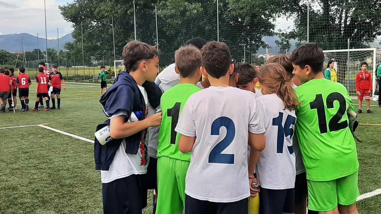 Ragazzi in campo a Viaccia. Gianni Esposito: Non è stato facile andare avanti nei mesi scorsi» Ragazzi in campo a Viaccia. Gianni Esposito: Non è stato facile andare avanti nei mesi scorsi»