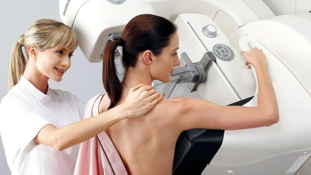 Gli screening oncologici sono interventi finalizzati alla diagnosi precoce dei tumori. Il servizio per gli screening oncologici è gratuito