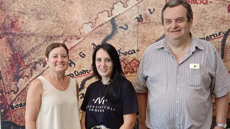 La nuova direttrice scientifica del Museo di Massaciuccoli Giulia Saviano assieme alla sindaca Simona Barsotti e al delegato alla cultura Adolfo Del Soldato