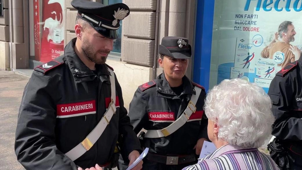 I carabinieri sono intervenuti più volte per fermare l’anziano 83enne, che per lungo tempo ha molestato una donna di 76 anni I carabinieri sono intervenuti più volte per fermare l’anziano 83enne, che per lungo tempo ha molestato una donna di 76 anni