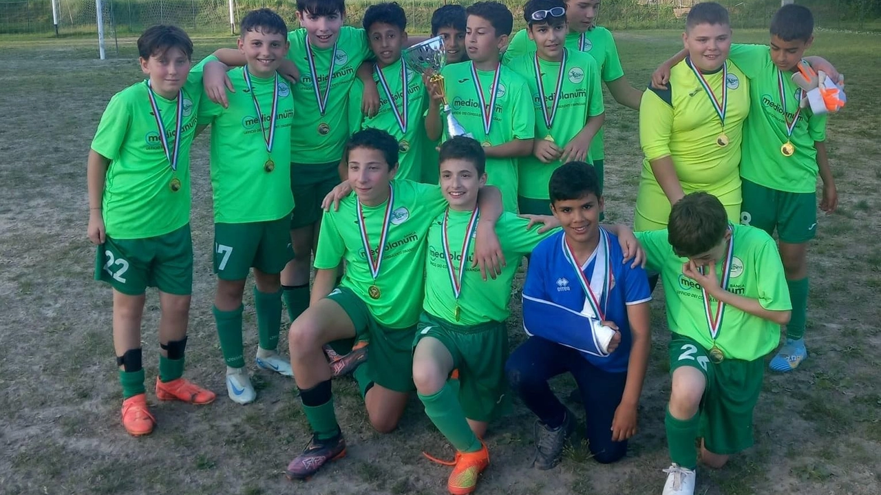 La formazione Esordienti 2013 della Pontremolese vincitrice nel Memorial Lombardi