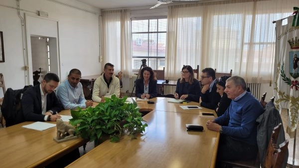 All'incontro di ieri hanno preso parte anche sindaci e amministratori del Valdarno All'incontro di ieri hanno preso parte anche sindaci e amministratori del Valdarno