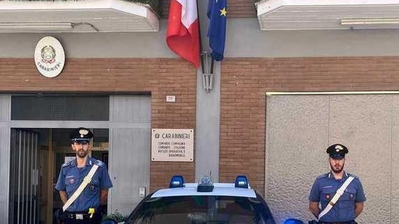 Il brigadiere Alessio Volpi insieme al collega di pattuglia, il carabiniere Marco Sferragatta, protagonisti dell’intervento Il brigadiere Alessio Volpi insieme al collega di pattuglia, il carabiniere Marco Sferragatta, protagonisti dell’intervento