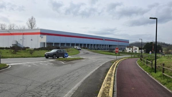 L'edificio nel quale dovrebbe sorgere il polo logistico L'edificio nel quale dovrebbe sorgere il polo logistico